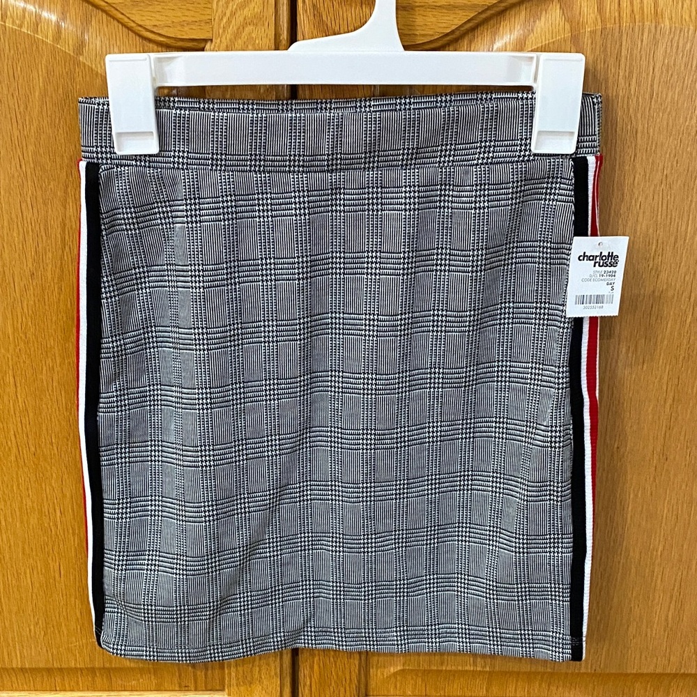 Da bee Brand Glen Plaid Mini Skirt with Red & Black Stripes. Size Small. NWT